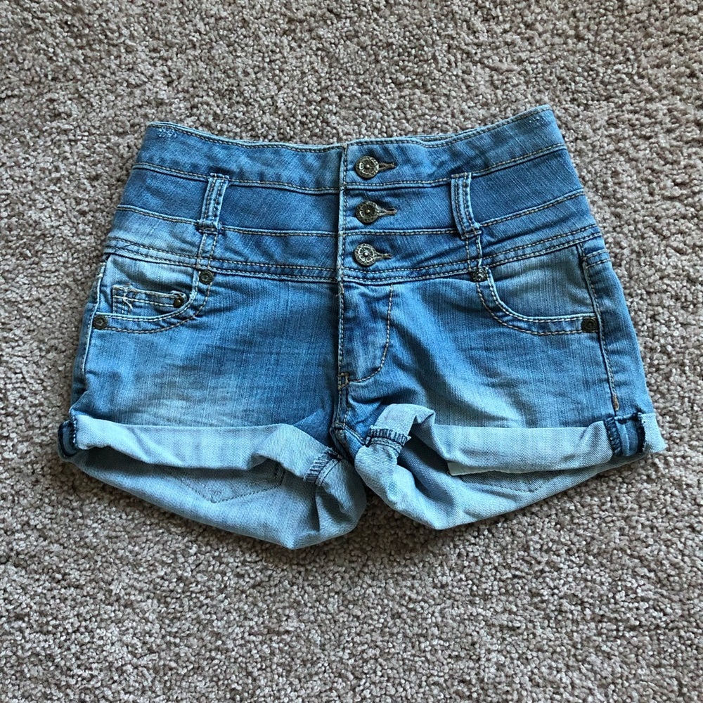 1st Kiss 3 Button Stacked High Rise Short Size 0